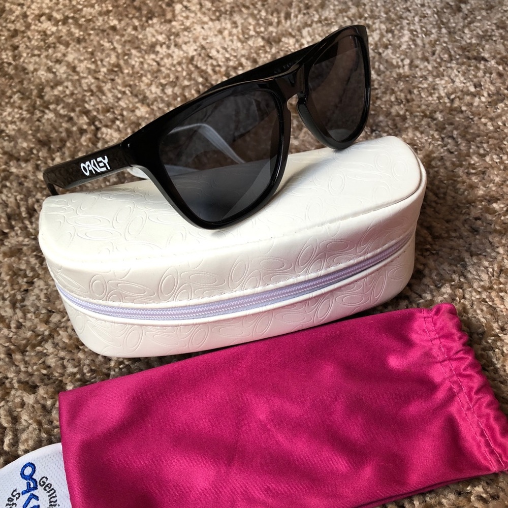 Oakley Frogskins.
